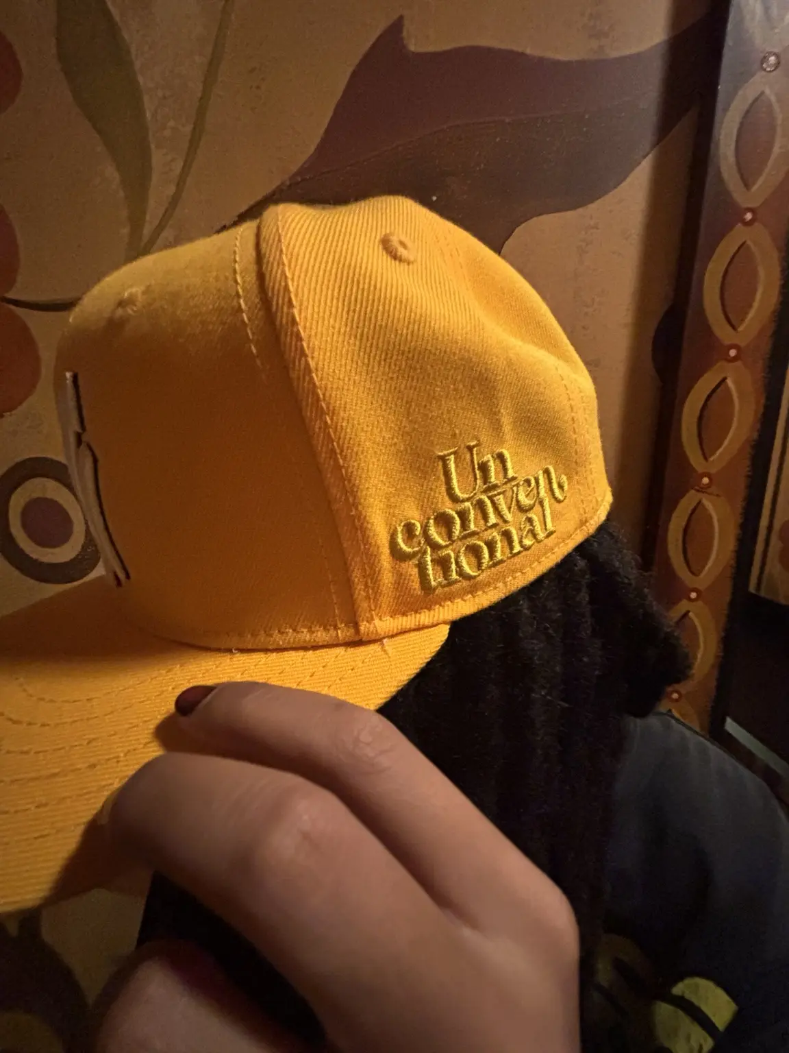 Yellow cap side-profile detail